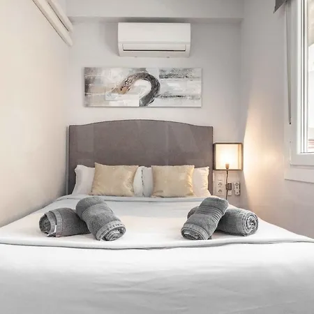 Апартаменты Cosy Flat With Private Balcony - Historic Center By Rems Малага