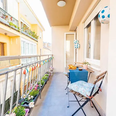 Апартаменты Cosy Flat With Private Balcony - Historic Center By Rems *